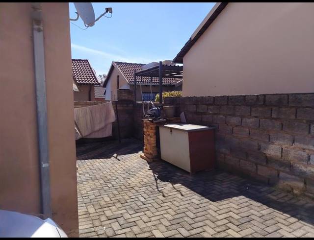 2 BEDROOM HOUSE FOR SALE IN FLEURHOF